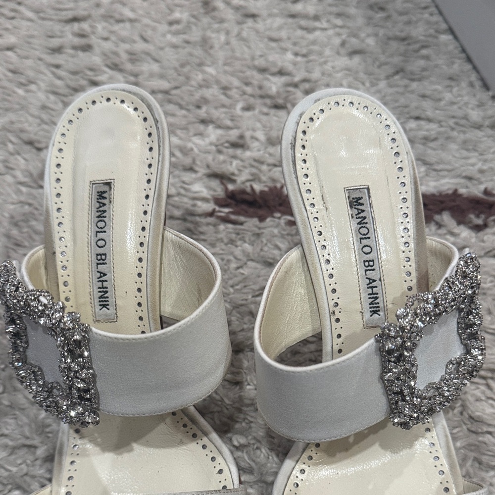Manolo Blahnik Gable Jewel crêpe de chine mules Ivory Heels with Crystal Buckle - Picture 6 of 6